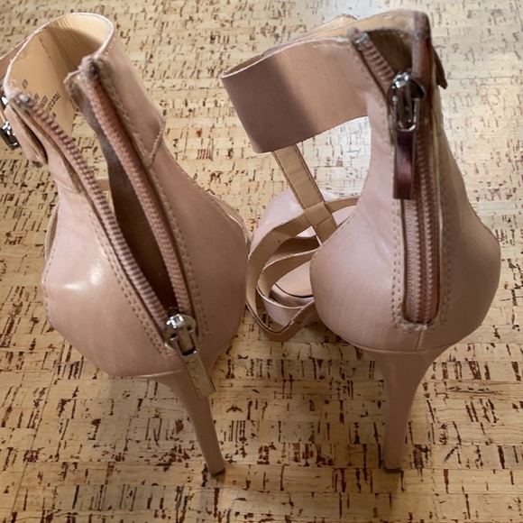 Gorgeous Steve Madden heels - Picture 2 of 4